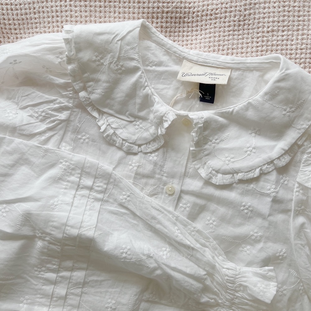 NWT Universal Thread Embroidered Balloon Button Up Statement Collar Blouse White